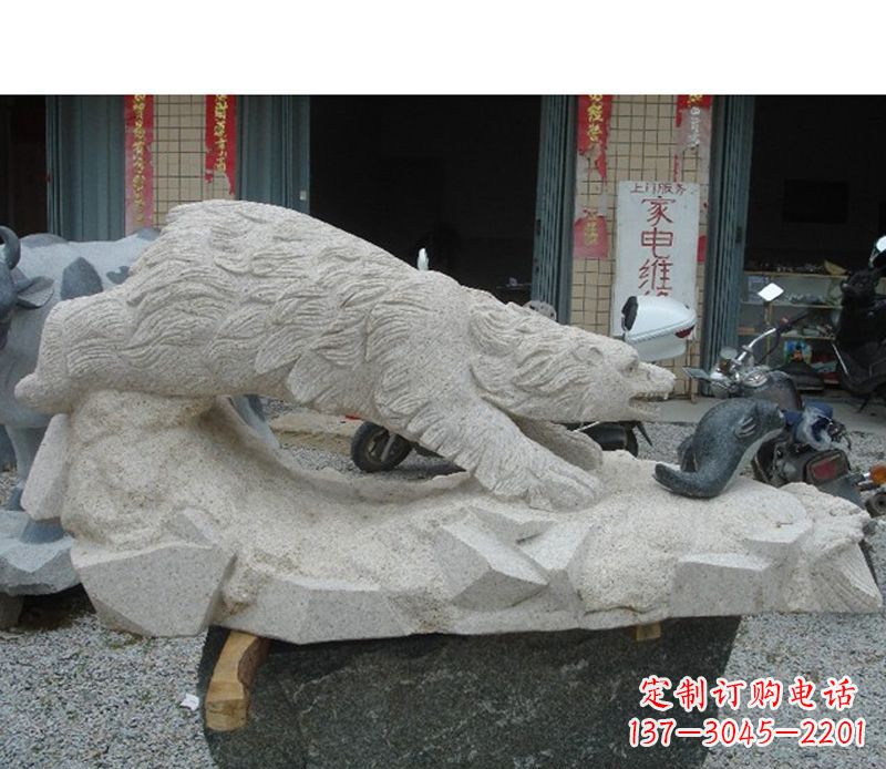 广州北极熊精灵精致细腻的雕塑装饰
