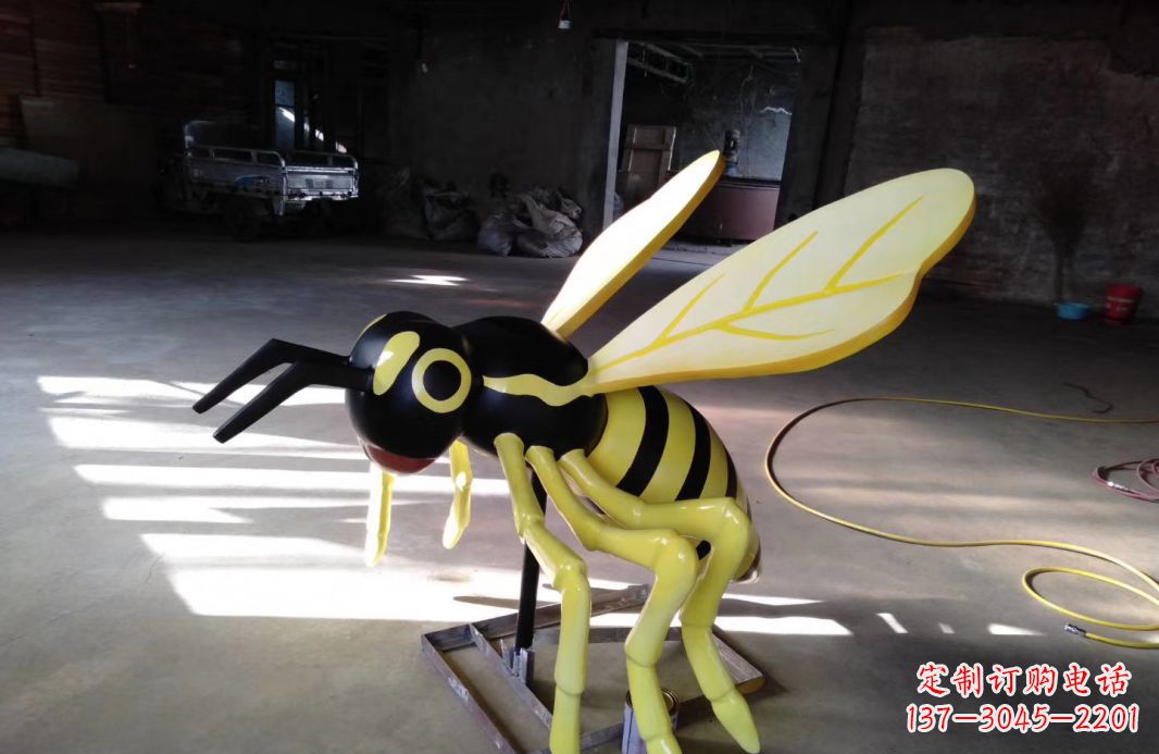 广州玻璃刚仿真蜜蜂雕塑