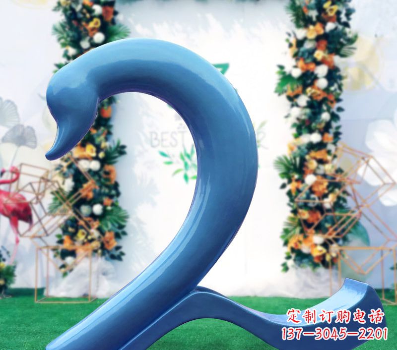广州玻璃钢爱心天鹅雕塑