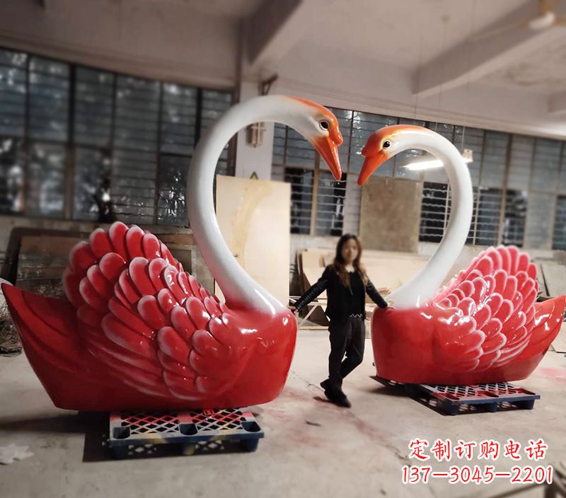 广州天鹅玻璃钢爱心婚礼景观摆件