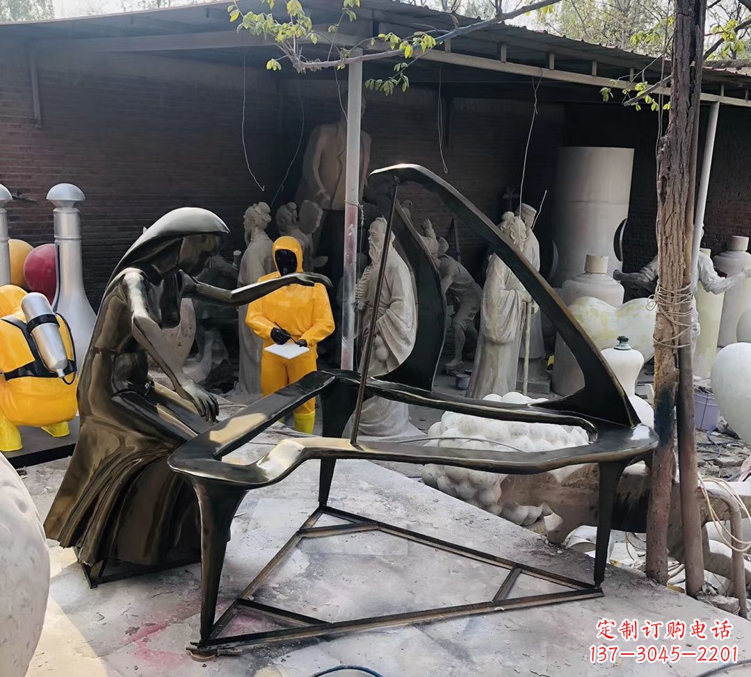 广州玻璃钢仿铜钢琴雕塑