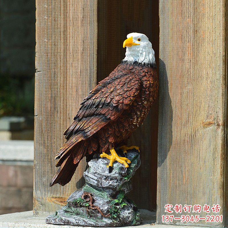 广州玻璃钢老鹰雕塑——传递自然之美