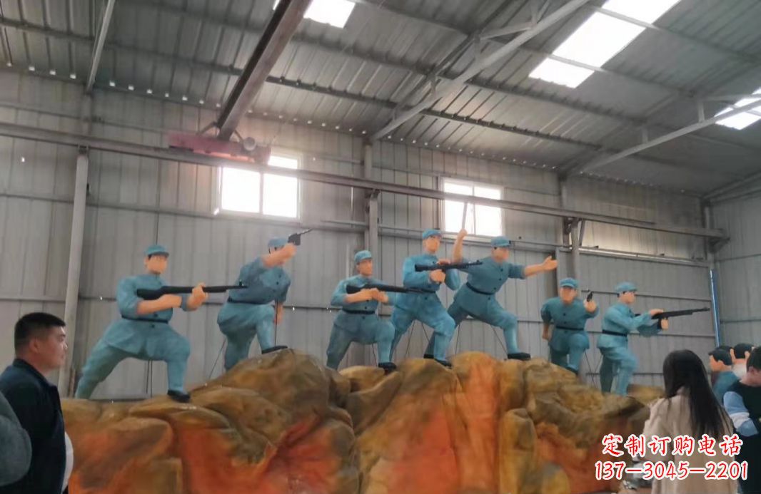 广州英雄雕塑玻璃钢仿真抗战人物景观雕塑