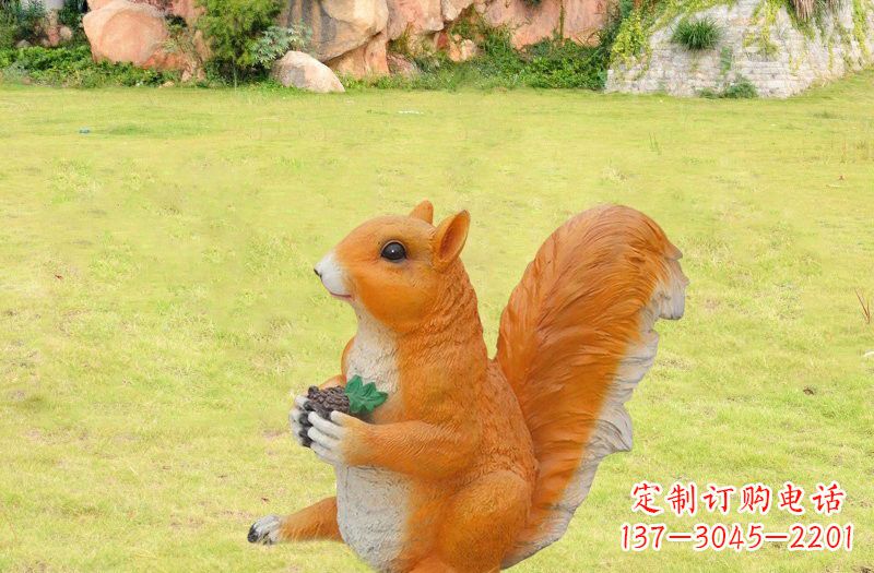 广州玻璃钢制作的松鼠雕塑