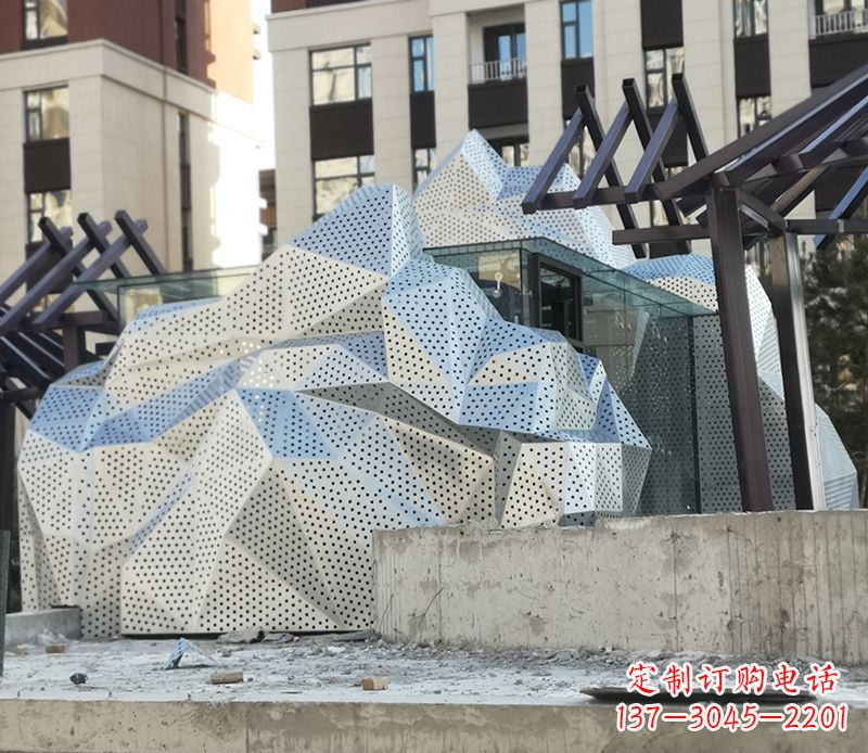 广州不锈钢假山雕塑给空间带来更多活力