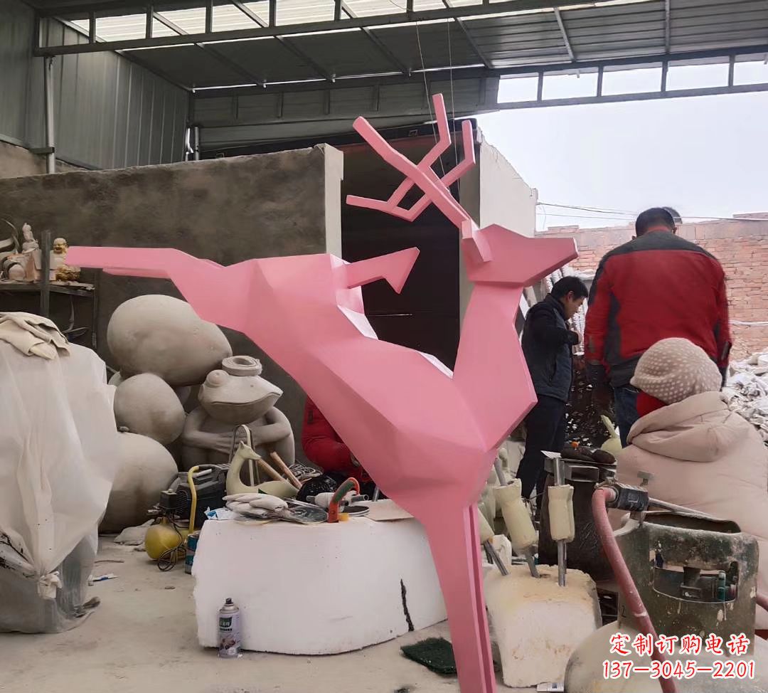 广州不锈钢彩绘小鹿雕塑艺术与美感的完美结合