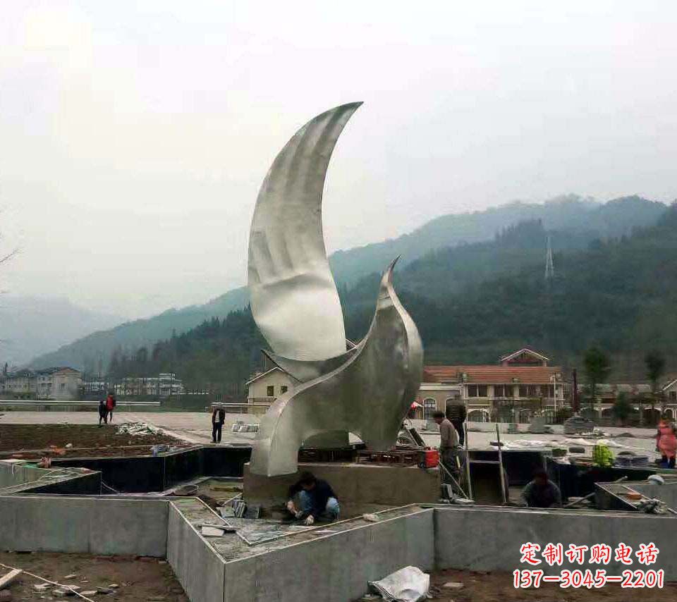 广州不锈钢鸽子雕塑——象征着和平与祥和
