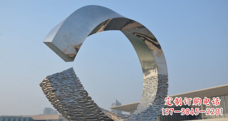 广州环绕城市的不锈钢圆环雕塑
