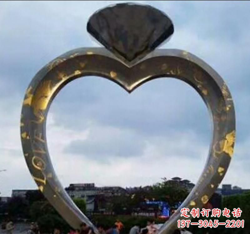 广州不锈钢创意戒指雕塑拥有独一无二的外观