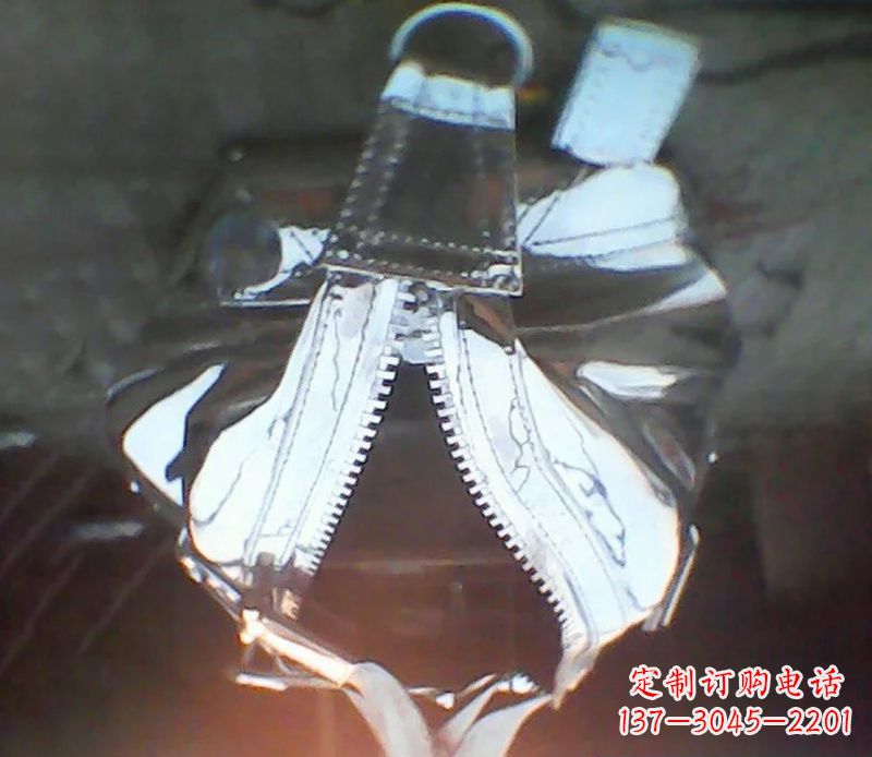广州精美不锈钢手提包雕塑