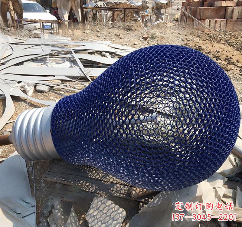 广州不锈钢灯泡雕塑灯光下的美丽之美