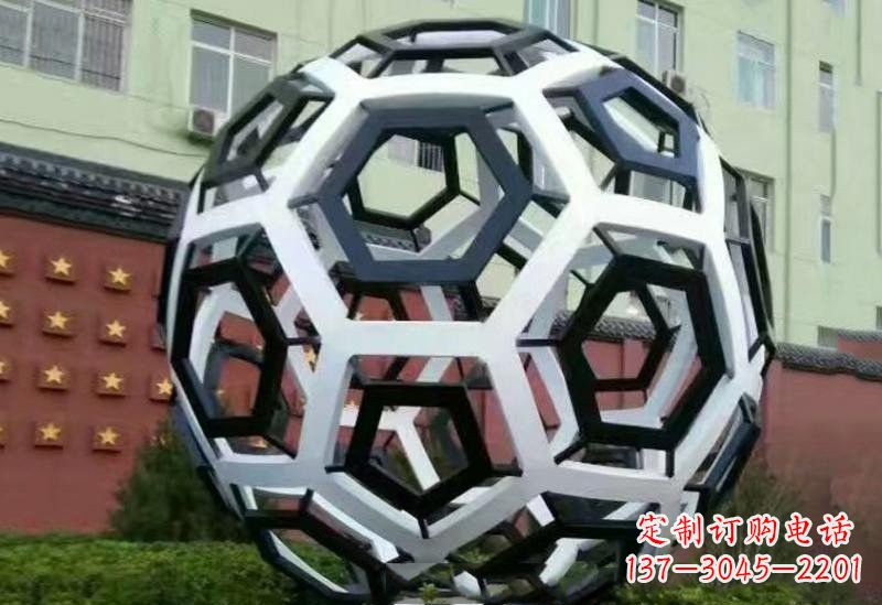 广州不锈钢公园的镂空足球雕塑