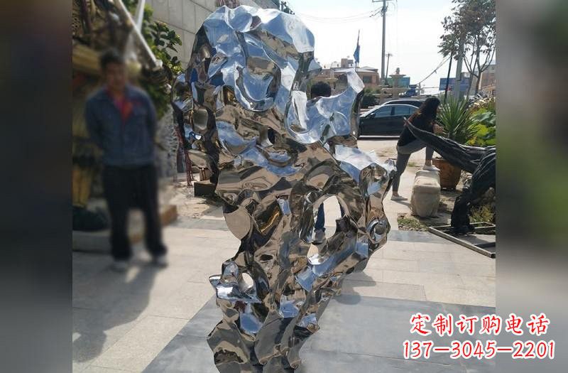 广州太湖石雕塑——点缀不锈钢公园