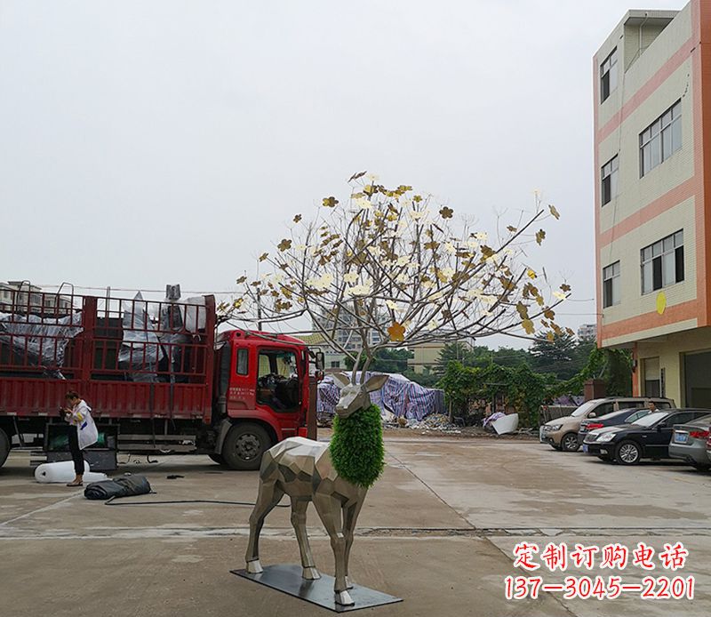 广州不锈钢公园的梅花鹿雕塑