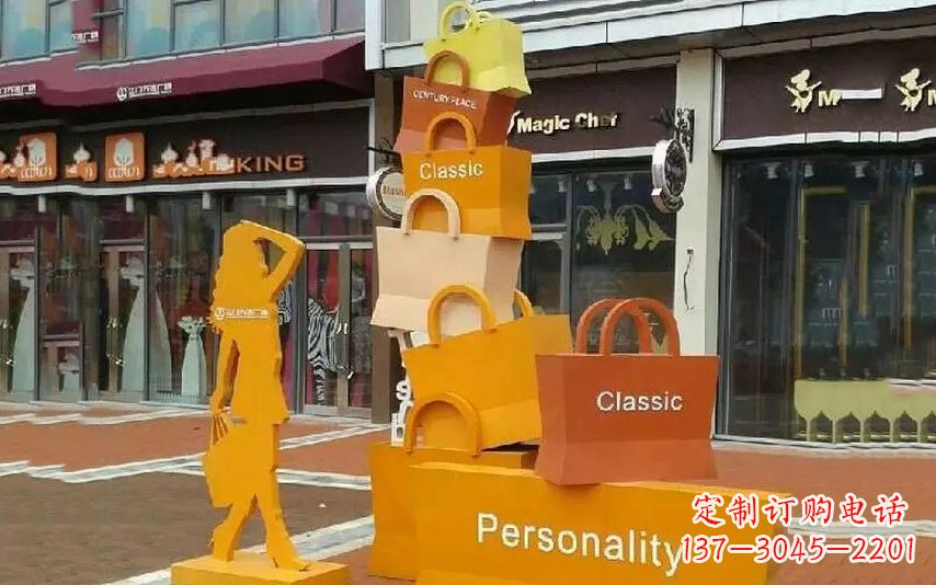 广州街头景观购物袋雕塑
