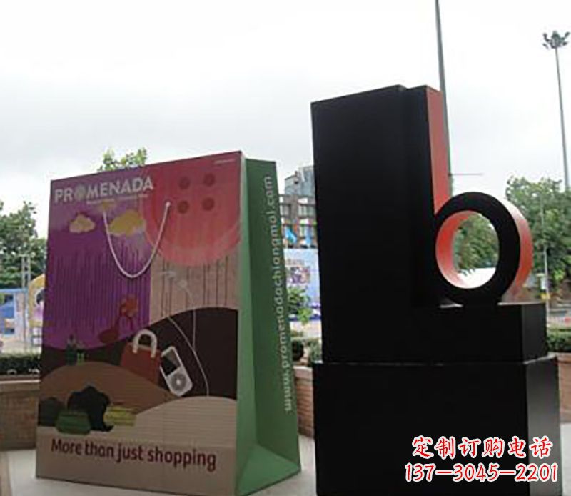 广州不锈钢购物袋雕塑为公园带来现代风格