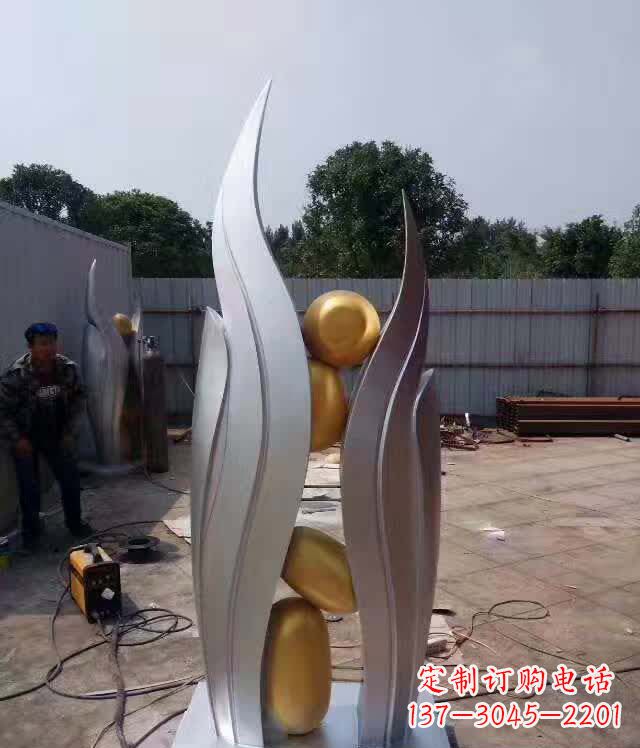广州不锈钢广场翅膀雕塑象征着自由之翼