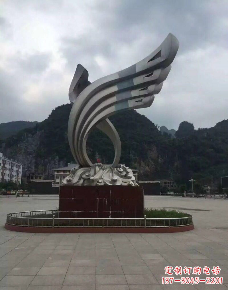 广州翅膀雕塑——环绕不锈钢广场的精美艺术品