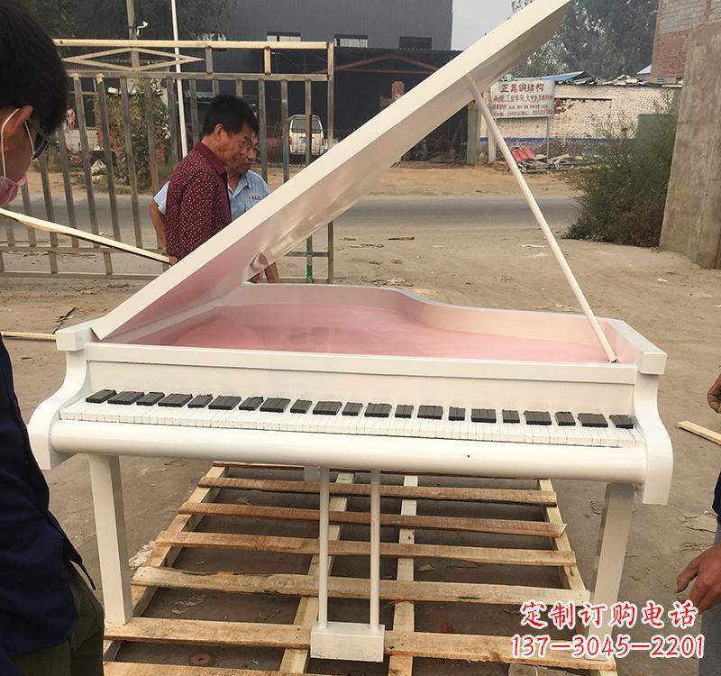 广州不锈钢钢琴雕塑融合音乐与艺术的完美结合