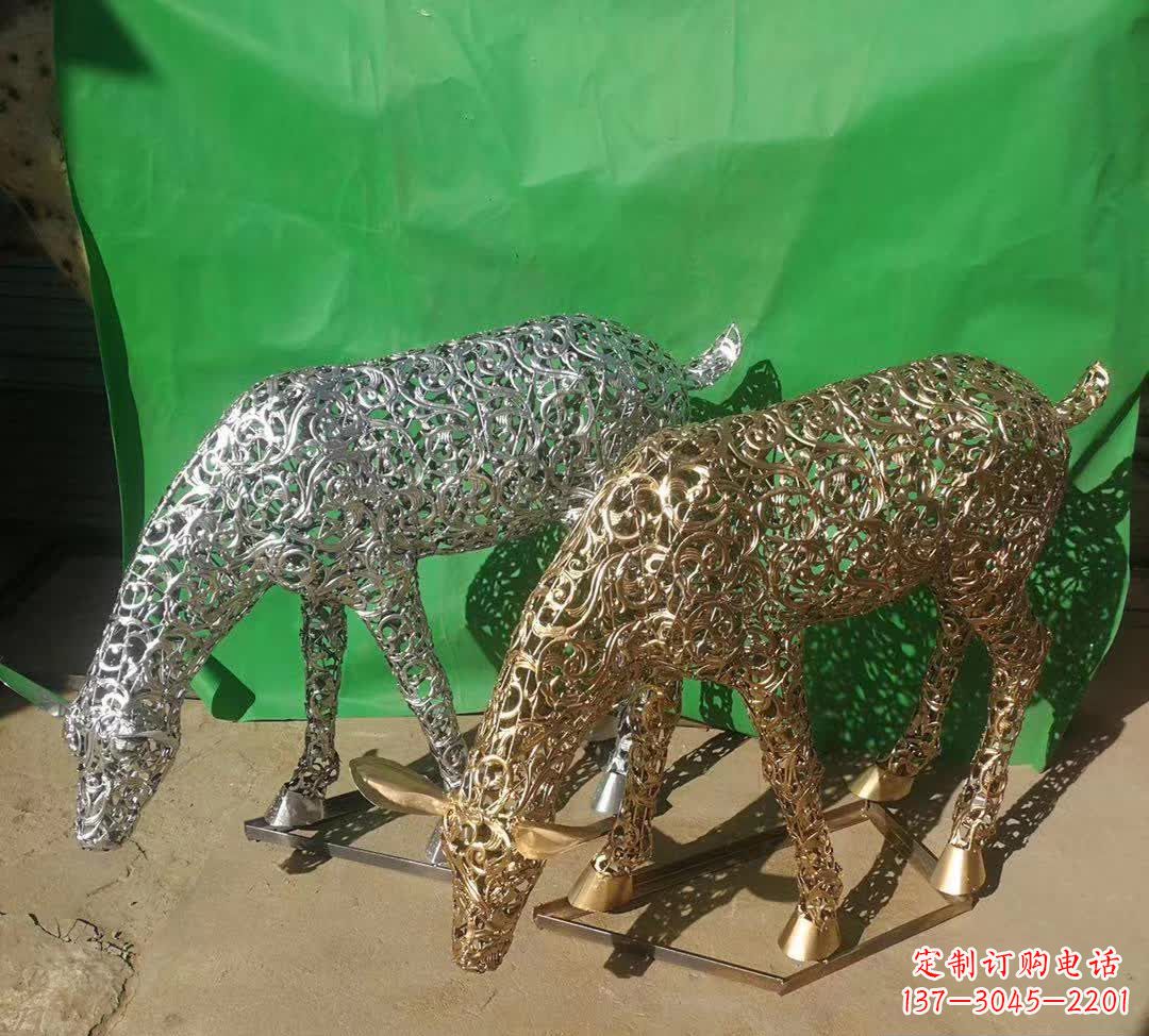 广州不锈钢广场上的梅花鹿雕塑