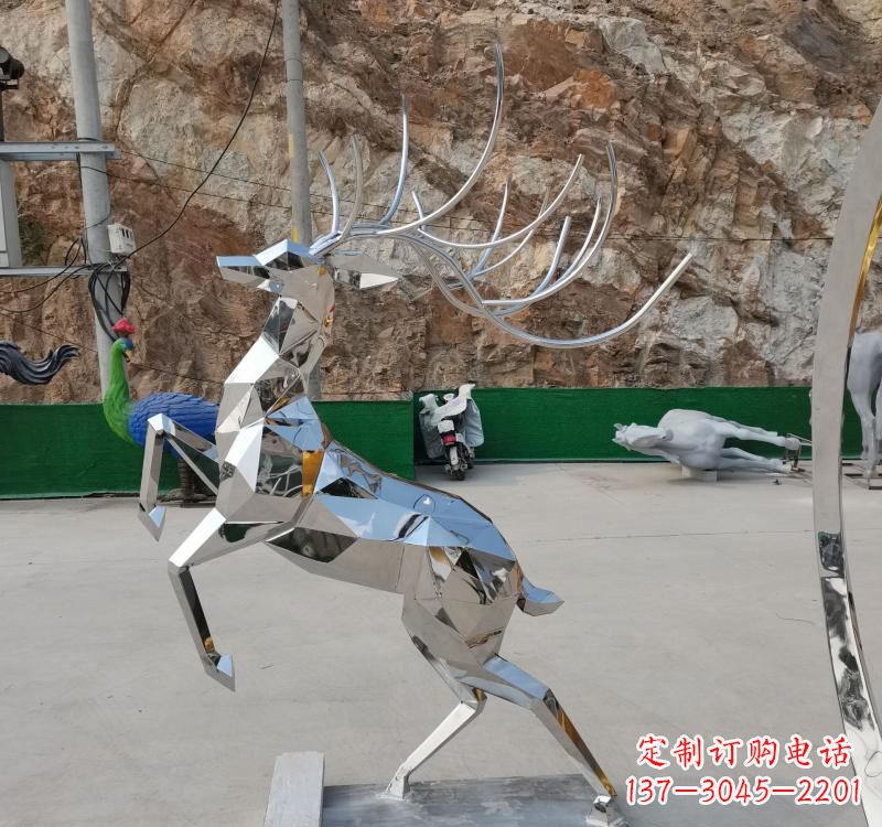 广州梅花鹿雕塑美丽而神秘的存在