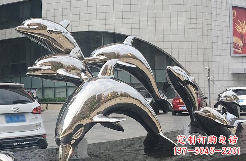 广州海豚雕塑——不锈钢广场上的跳跃动态