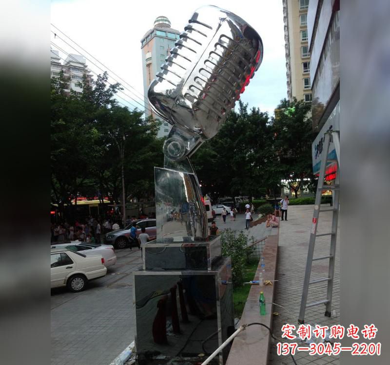广州不锈钢话筒雕塑高贵而又精致