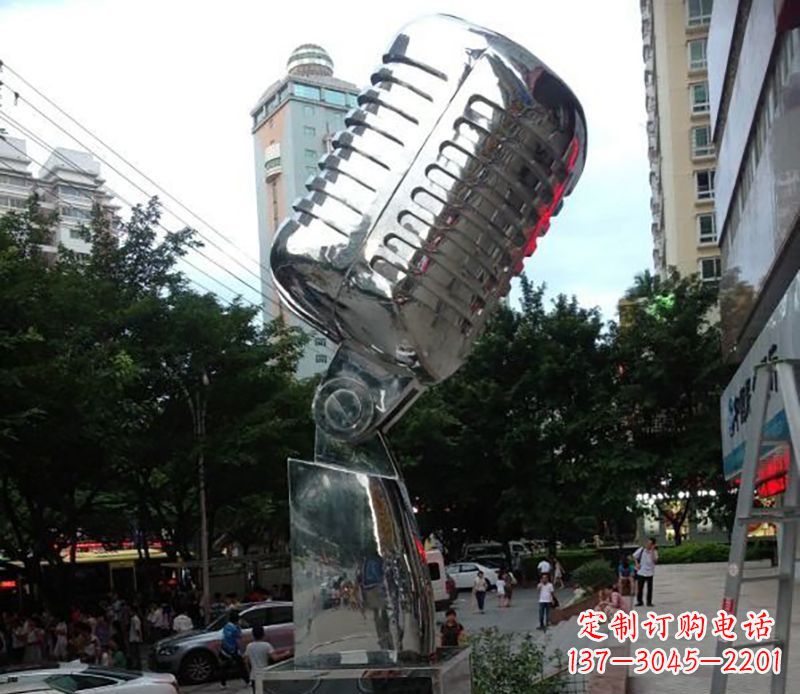 广州不锈钢话筒雕塑象征传统文化和新时代