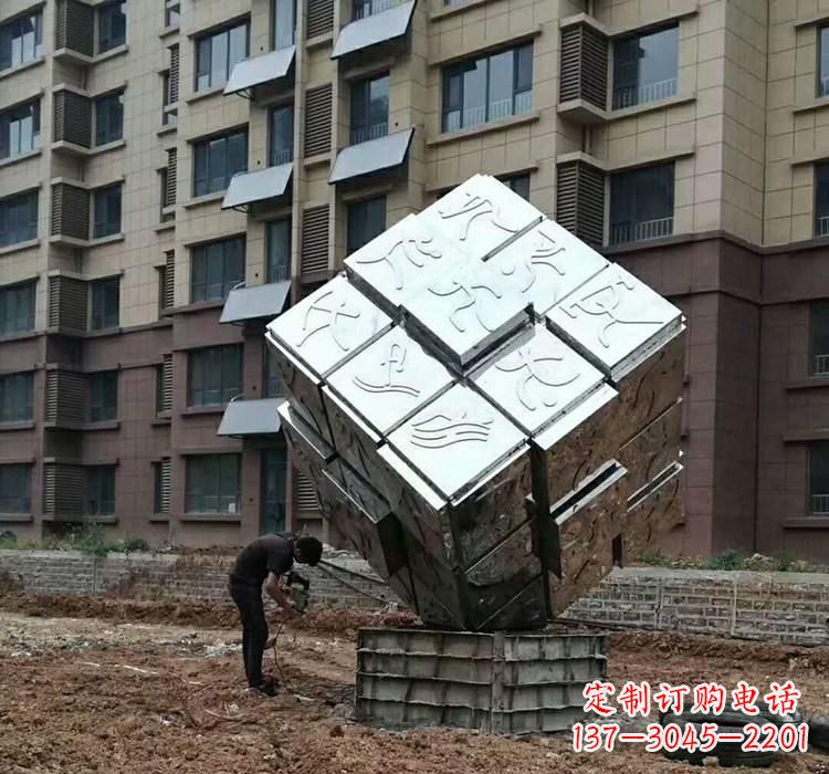 广州不锈钢景观魔方雕塑——现代科技的精妙结合