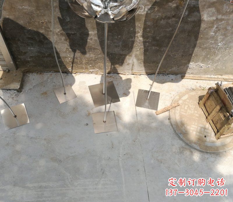 广州不锈钢荷叶雕塑给大厅带来精致优雅