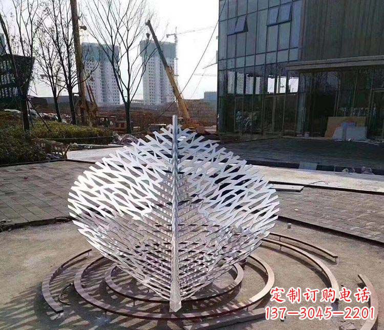 广州不锈钢镂空树叶雕塑精美雕刻的艺术