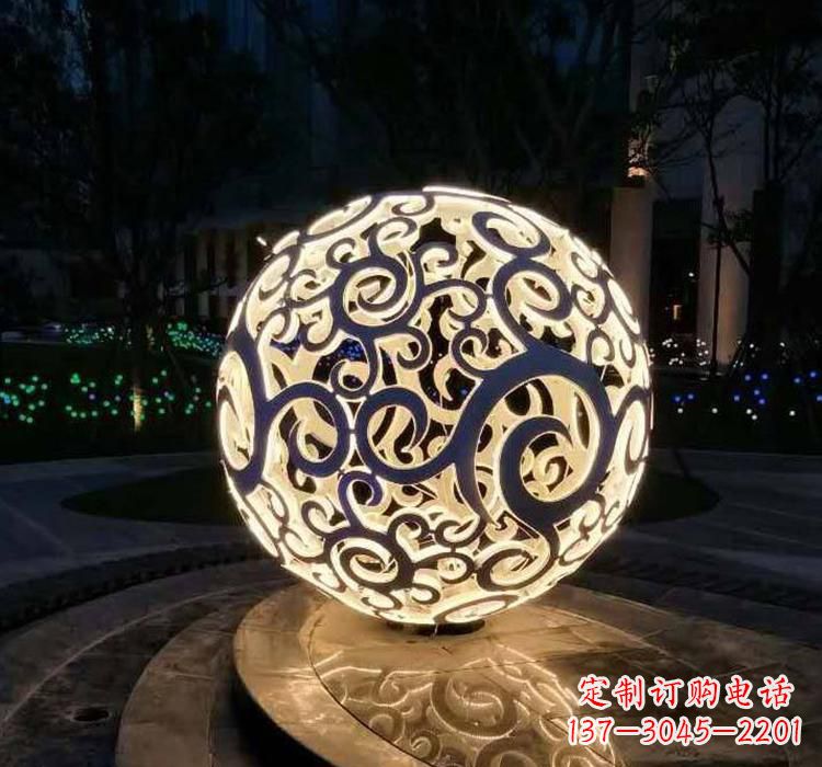 广州不锈钢镂空球喷泉雕塑艺术性的水景装饰