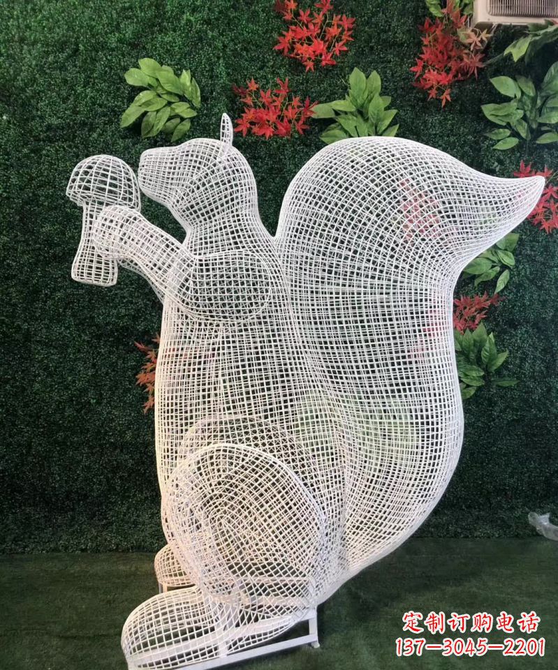 广州不锈钢松鼠雕塑展现自然的美