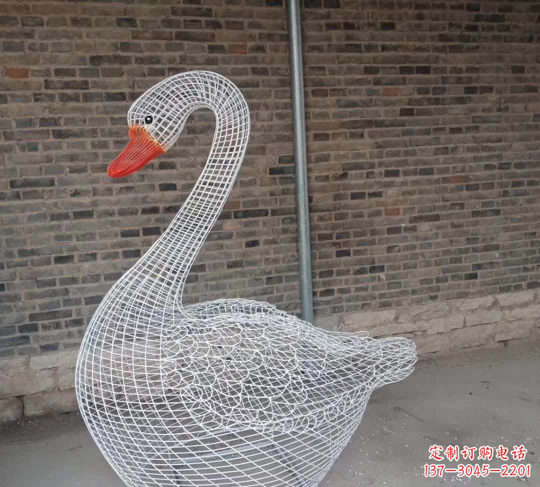 广州不锈钢镂空天鹅雕塑精美而优雅