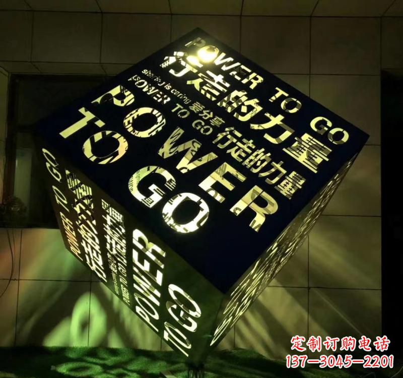 广州不锈钢材质的魔方雕塑精致的艺术设计