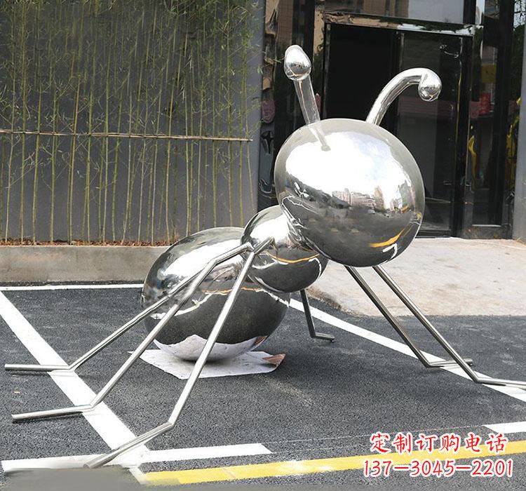 广州不锈钢蚂蚁雕塑象征着勤劳与坚毅