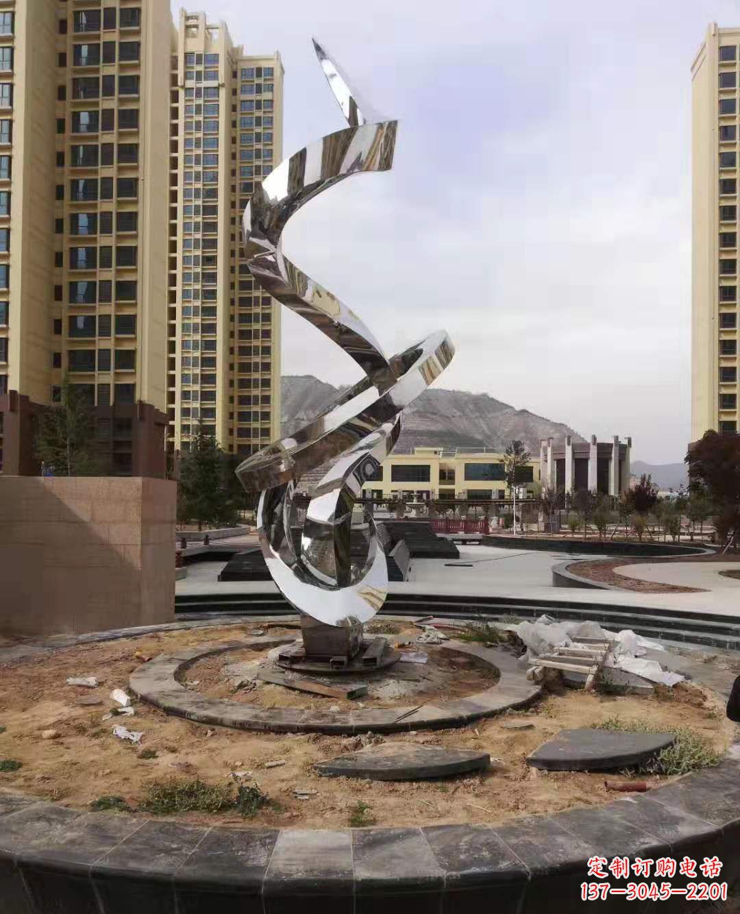 广州飘带雕塑美化城市空间的艺术