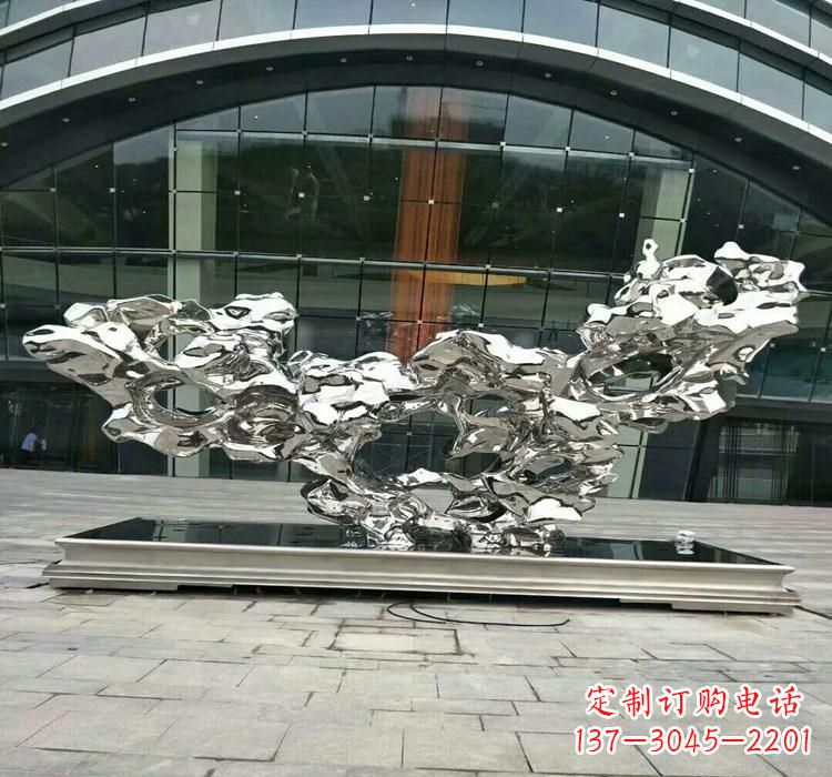 广州灵动的太湖石雕塑