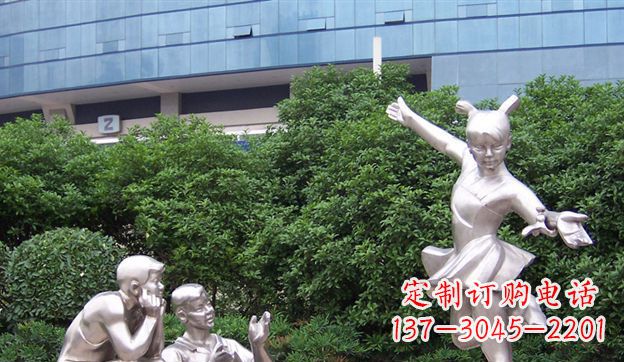 广州不锈钢制作的儿童踢毽子雕塑