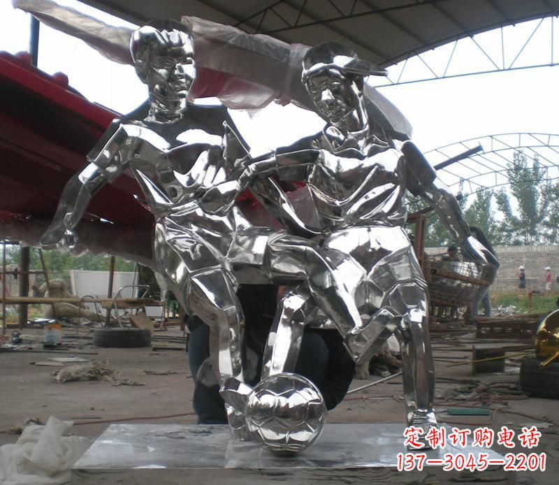 广州展现足球精神的不锈钢雕塑
