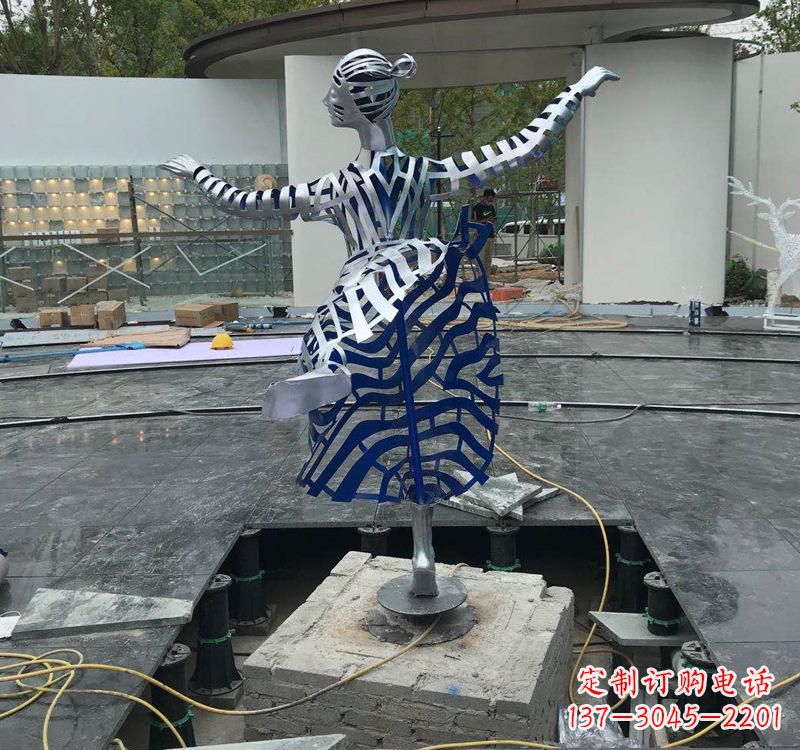 广州不锈钢女孩——精美雕塑