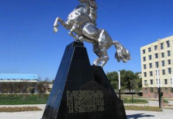 广州不锈钢企业广场上的马雕塑