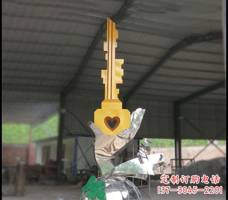 广州不锈钢校园手提钥匙雕塑