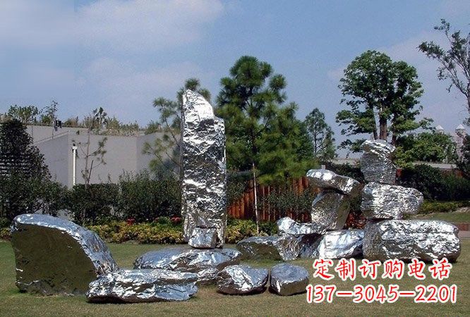广州美丽的太湖石雕塑