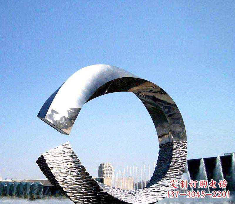 广州抽象镜面不锈钢圆环雕塑