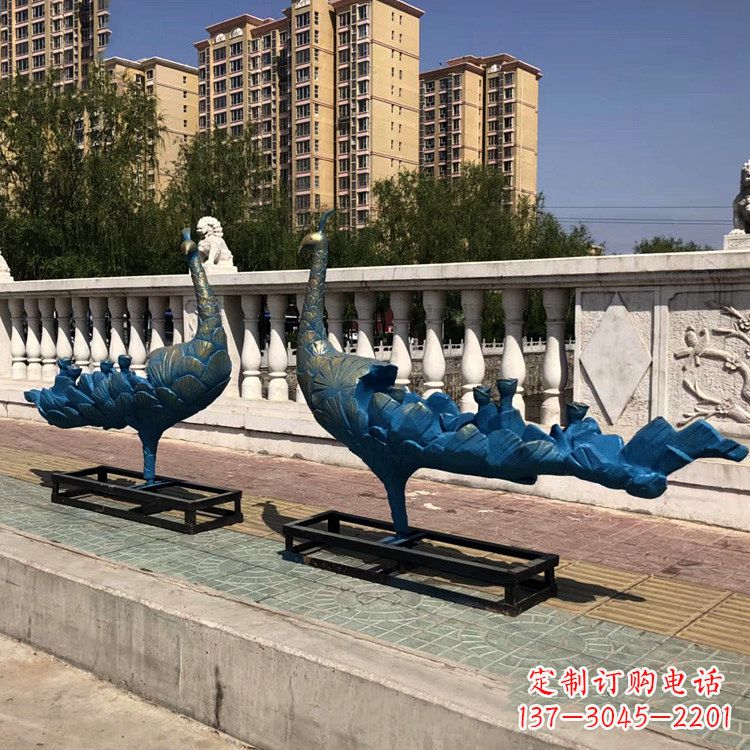 广州创意孔雀玻璃钢动物雕塑摆件
