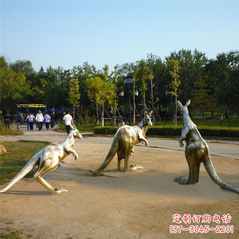 广州袋鼠雕塑点缀小区公园和谐景观