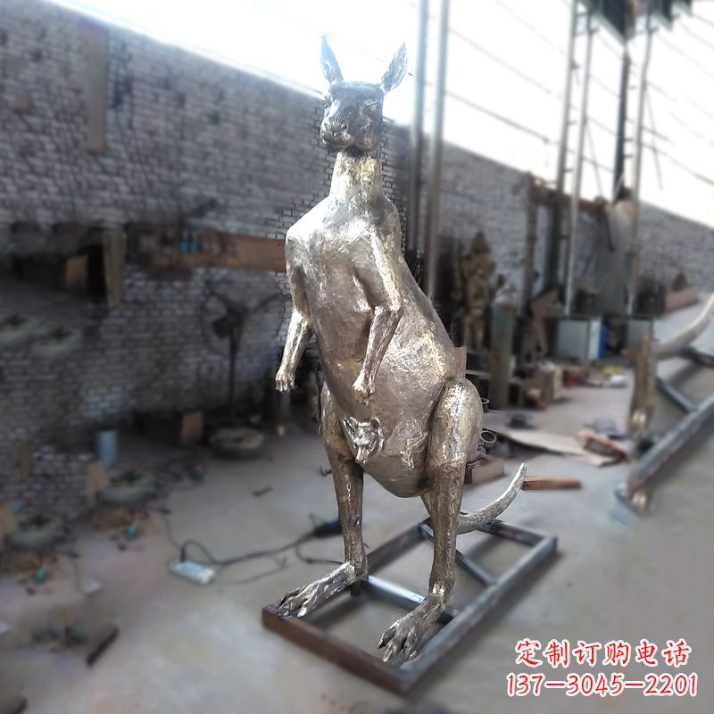 广州纯铜铸造的袋鼠雕塑