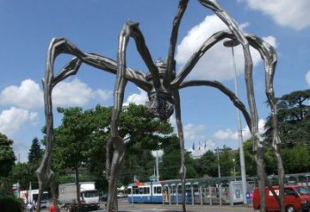 广州蜘蛛侠雕塑点缀不锈钢的景观