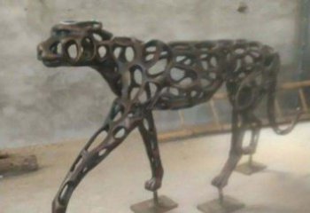 广州珍贵的豹雕塑——金钱豹公园的标志